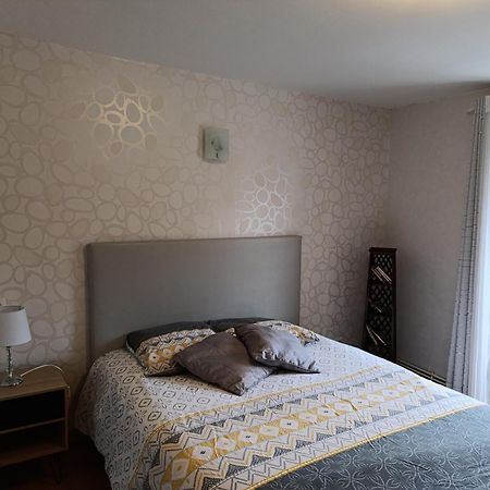 Maison Spacieuse Et Agreable Saint-Georges-de-Luzençon Exterior foto