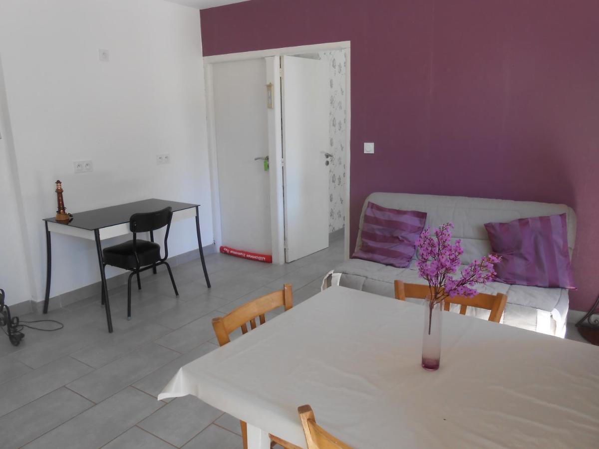 Maison Spacieuse Et Agreable Saint-Georges-de-Luzençon Exterior foto
