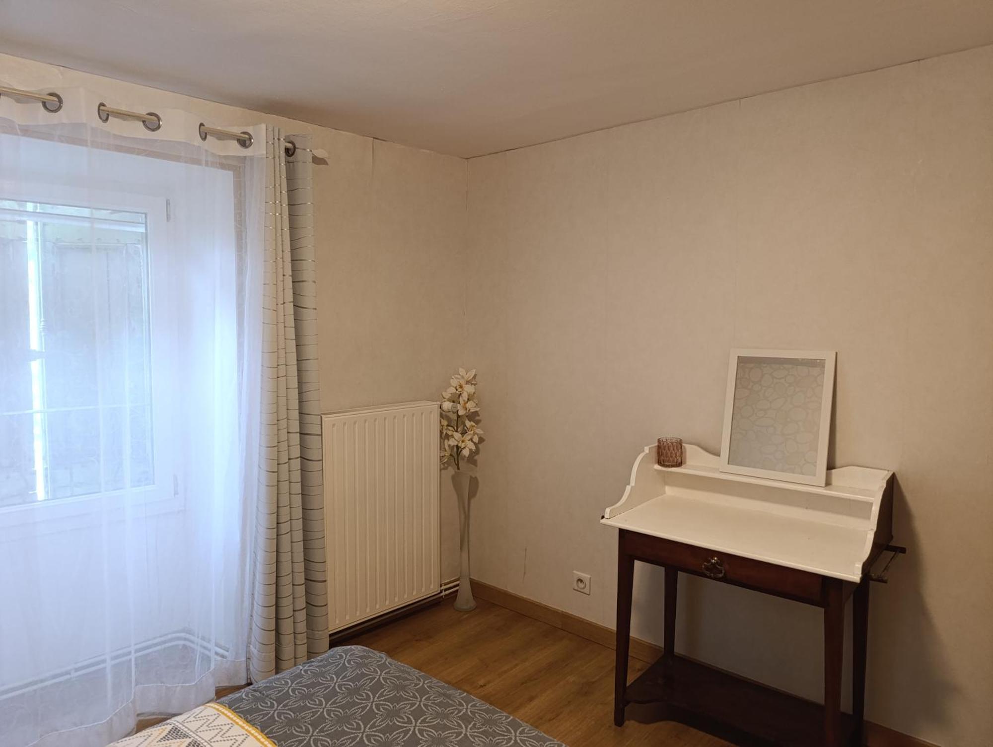 Maison Spacieuse Et Agreable Saint-Georges-de-Luzençon Exterior foto
