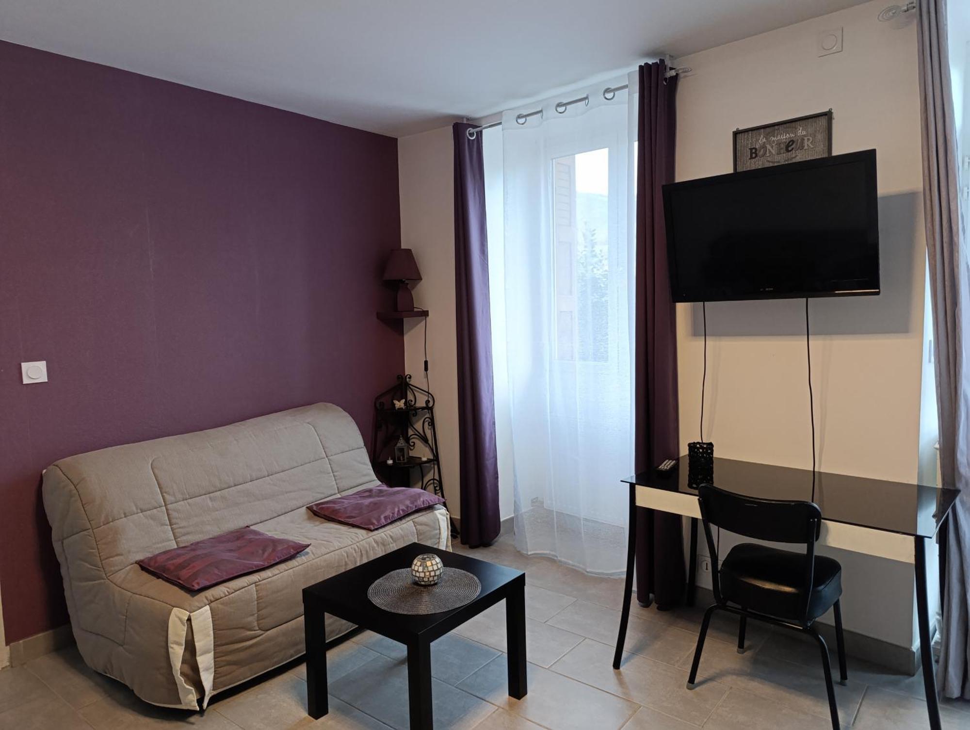 Maison Spacieuse Et Agreable Saint-Georges-de-Luzençon Exterior foto