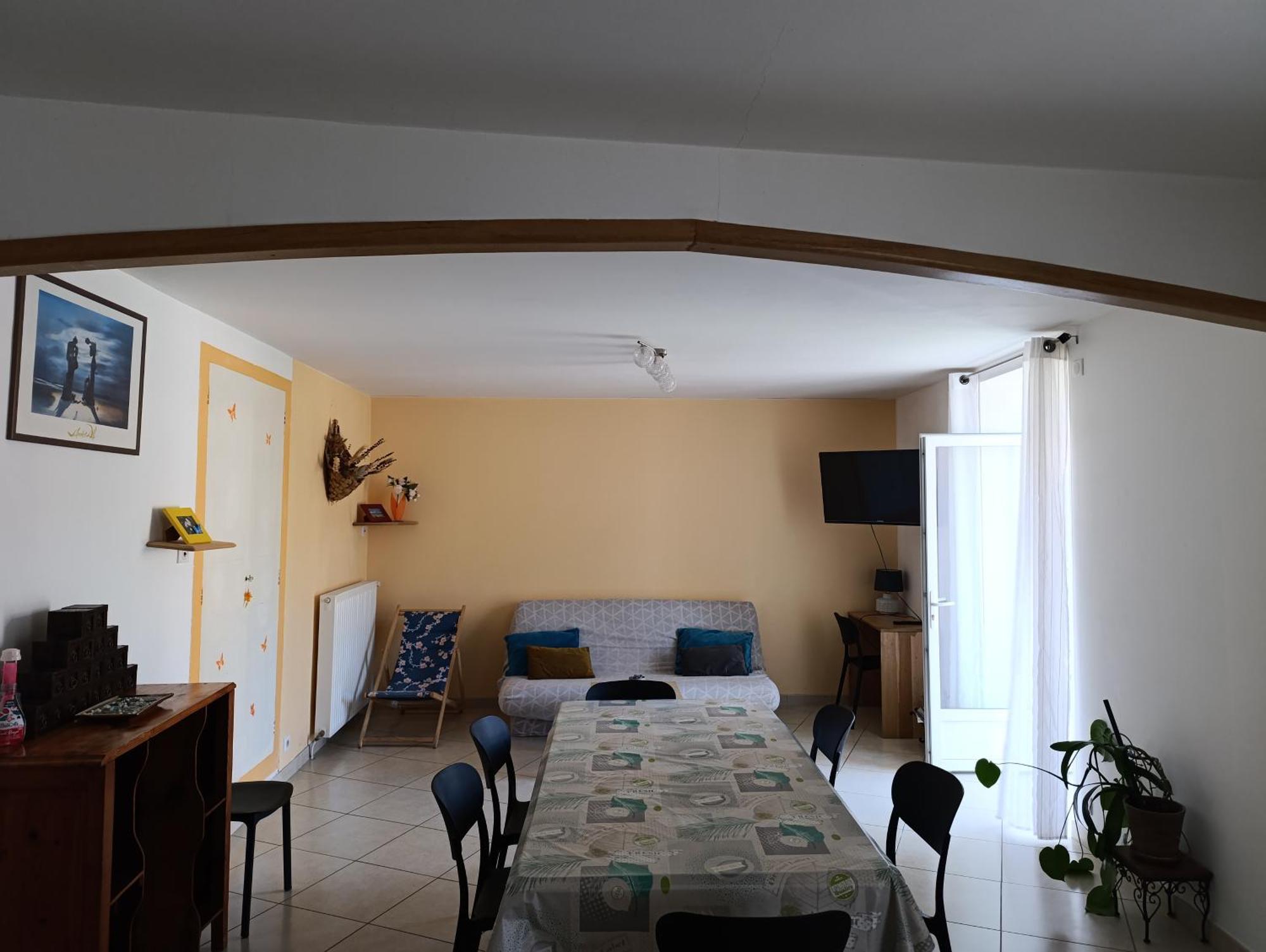 Maison Spacieuse Et Agreable Saint-Georges-de-Luzençon Exterior foto