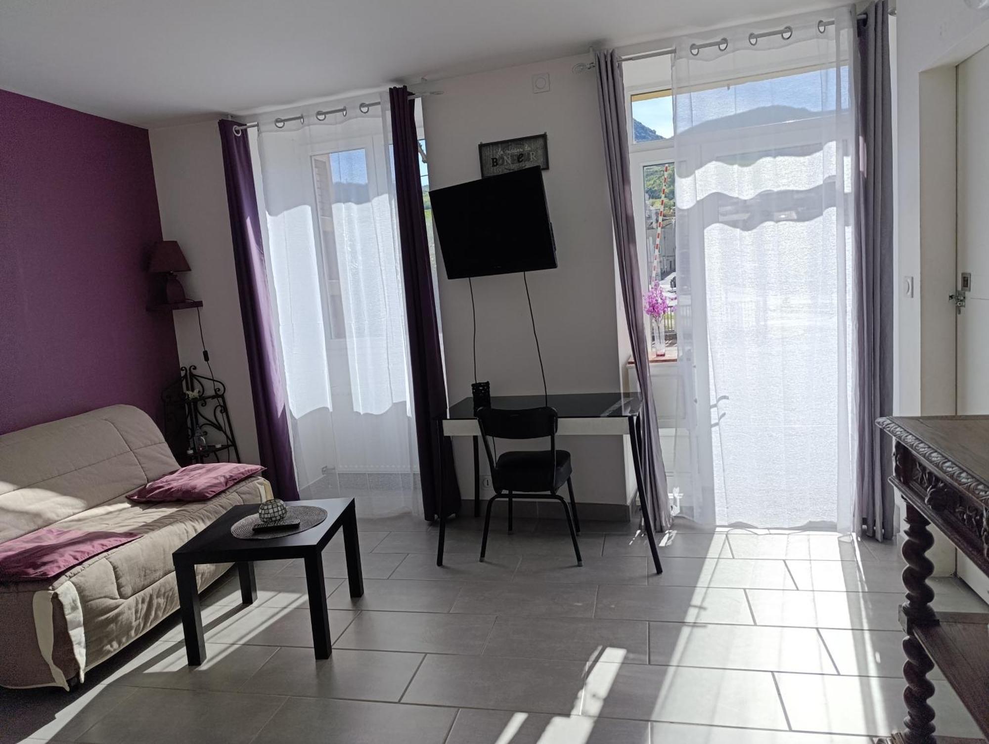 Maison Spacieuse Et Agreable Saint-Georges-de-Luzençon Exterior foto
